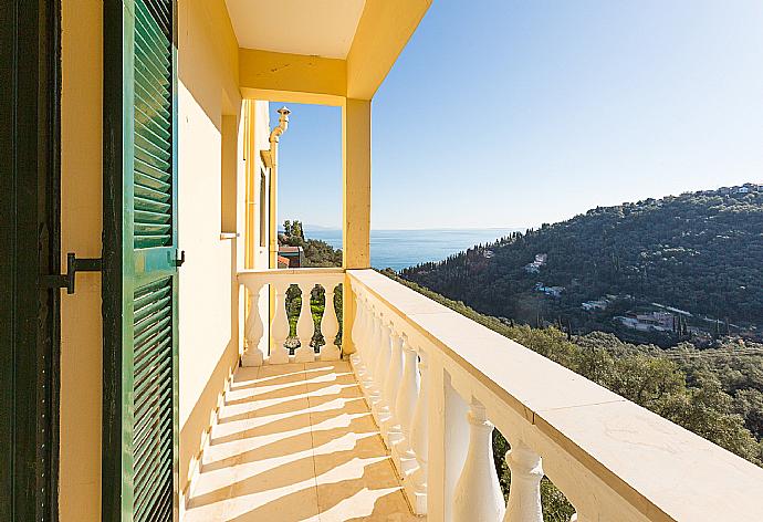 Terrace area with sea view . - Bakers House Upper . (Galleria fotografica) }}