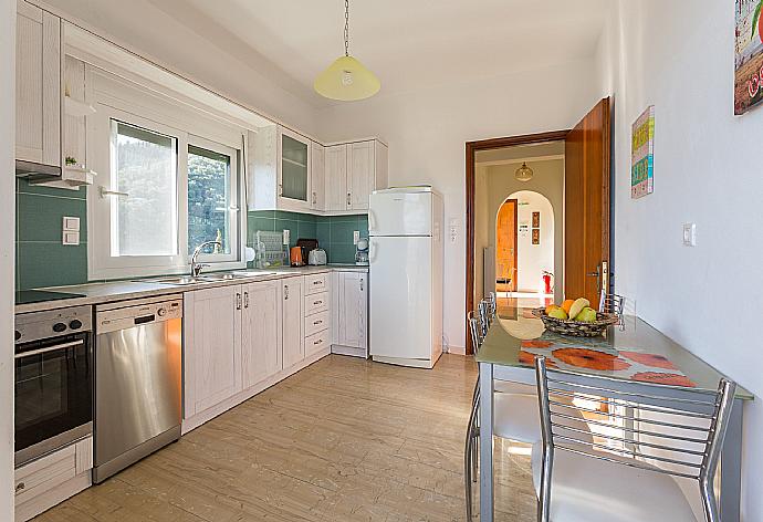  Equipped kitchen and dining area. . - Bakers House Upper . (Fotogalerie) }}