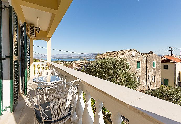 Terrace area with sea view . - Bakers House Upper . (Galerie de photos) }}