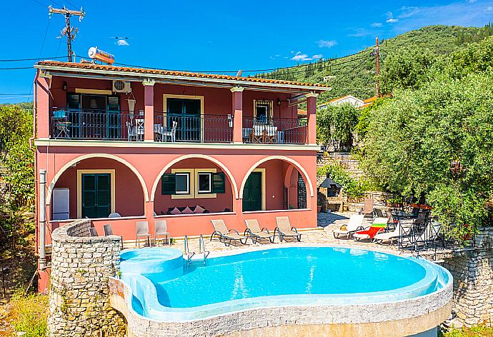 ,Beautiful villa with private infinity pool and terrace with panoramic sea views . - Bougainvillea . (Галерея фотографий) }}