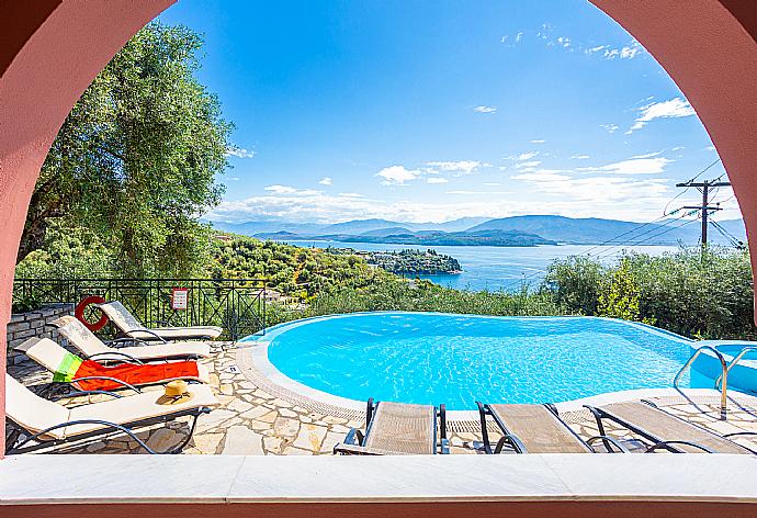 Private infinity pool and terrace with panoramic sea views . - Bougainvillea . (Photo Gallery) }}