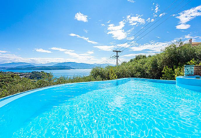 Private infinity pool and terrace with panoramic sea views . - Bougainvillea . (Photo Gallery) }}