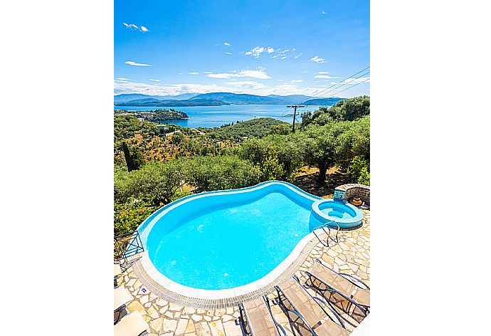 View of pool from upper terrace area . - Bougainvillea . (Fotogalerie) }}