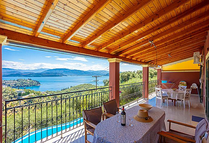 Upper sheltered terrace area with panoramic sea views . - Bougainvillea . (Galería de imágenes) }}