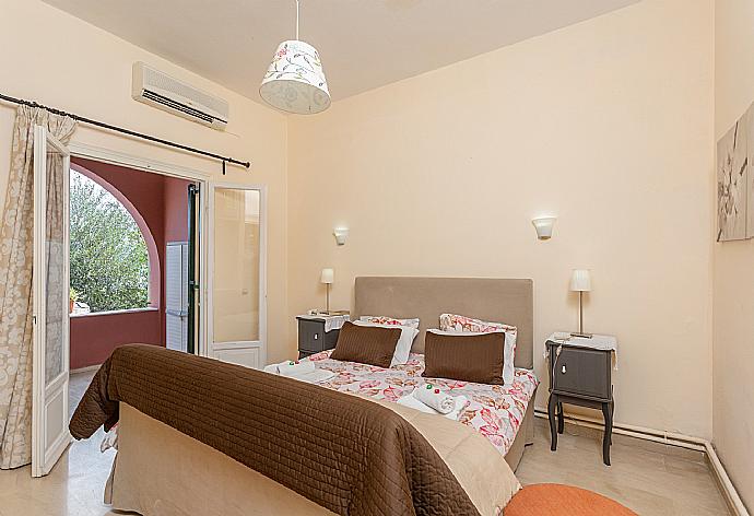 Double bedroom on ground floor with A/C and pool terrace access with sea views . - Bougainvillea . (Галерея фотографий) }}