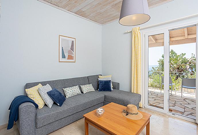 Living room with sofa, dining area, WiFi internet, satellite TV, and terrace access with sea views . - Persephone . (Галерея фотографий) }}
