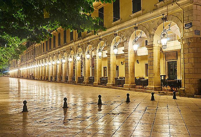 Corfu Old Town . - Persephone . (Photo Gallery) }}