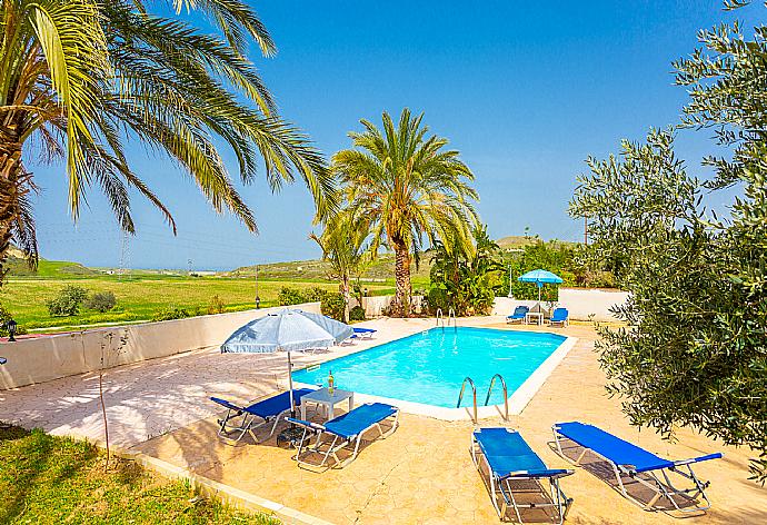 Private pool and terrace with panoramic countryside views . - Villa Noni . (Galería de imágenes) }}