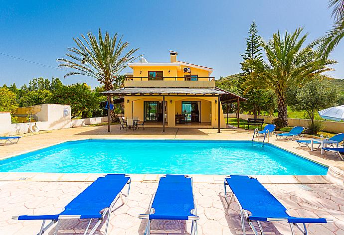 Beautiful villa with private pool and terrace with panoramic countryside views . - Villa Noni . (Galería de imágenes) }}