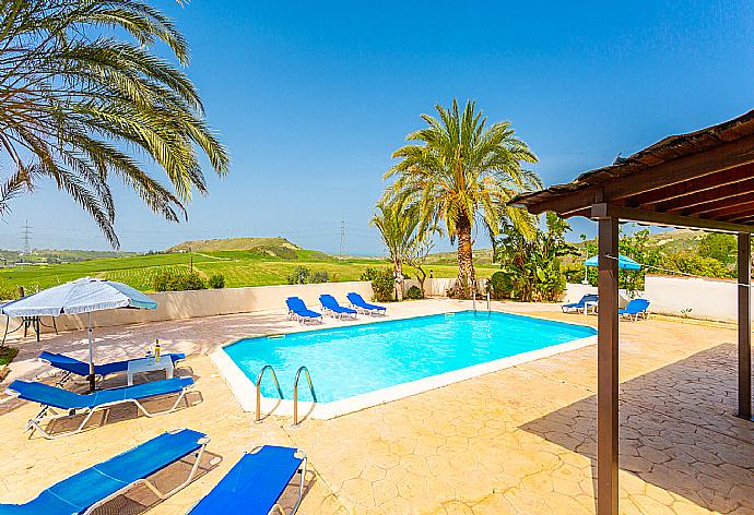 Private pool and terrace with panoramic countryside views . - Villa Noni . (Galería de imágenes) }}