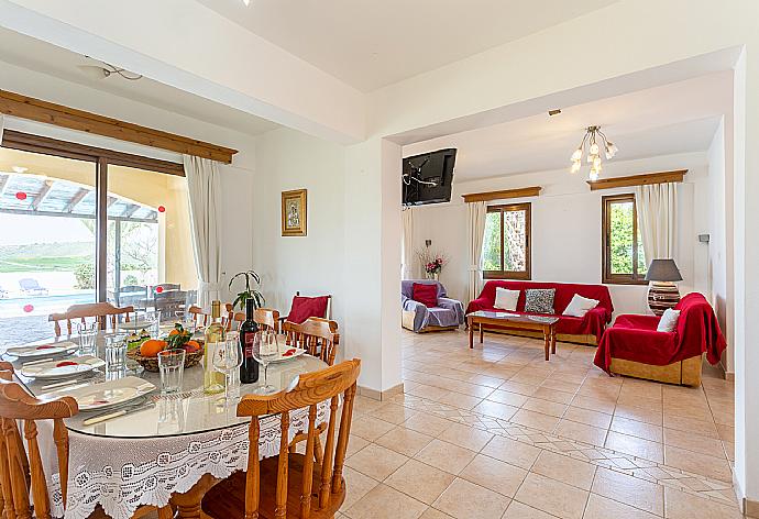 Open-plan living room with sofas, dining area, kitchen, ornamental fireplace, WiFi internet, and satellite TV . - Villa Noni . (Galleria fotografica) }}