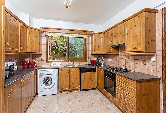 Equipped kitchen . - Villa Noni . (Fotogalerie) }}