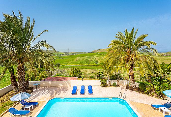 View from upper terrace . - Villa Noni . (Fotogalerie) }}