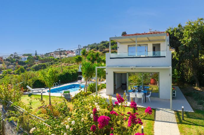 Beautiful villa with private pool, terrace, and garden with sea views . - Villa Michalis . (Photo Gallery) }}