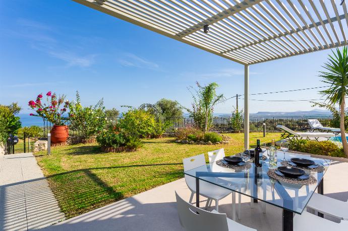 Terrace area with sea views . - Villa Michalis . (Galería de imágenes) }}