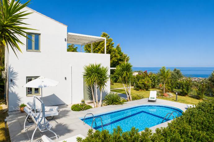 Play VILLA MICHALIS Video