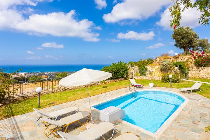 Private pool, terrace, and garden with sea views . - Villa Spiridoula . (Galería de imágenes) }}