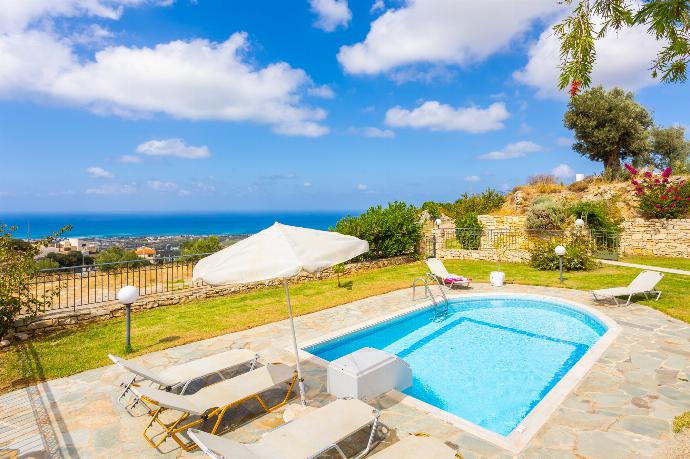 Private pool, terrace, and garden with sea views . - Villa Spiridoula . (Fotogalerie) }}