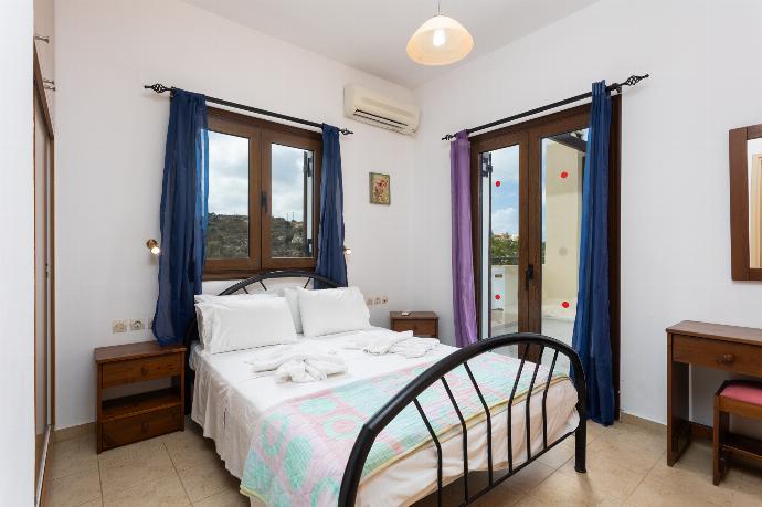Double bedroom with A/C and sea views . - Villa Spiridoula . (Photo Gallery) }}