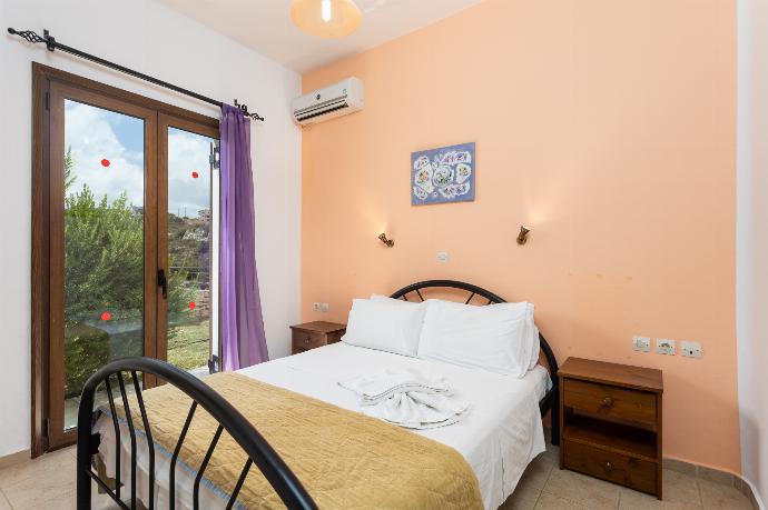 Double bedroom with A/C  . - Villa Spiridoula . (Fotogalerie) }}