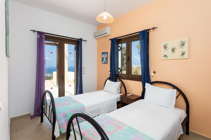 Twin bedroom with A/C and sea views  . - Villa Spiridoula . (Photo Gallery) }}