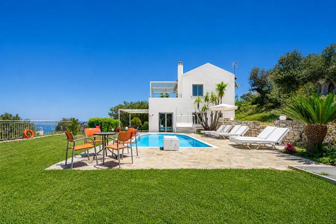  . - Villa Spiridoula . (Γκαλερί Φωτογραφιών) }}