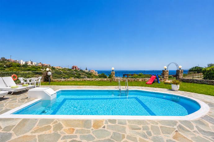  . - Villa Spiridoula . (Γκαλερί Φωτογραφιών) }}