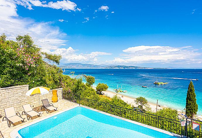 Private pool and terrace with panoramic sea views . - Villa Kerkyroula . (Galerie de photos) }}