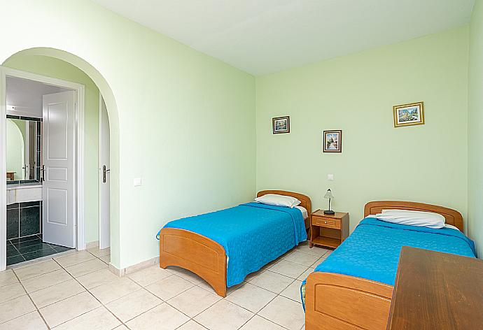 Twin bedroom with en suite bathroom, A/C, terrace access, and sea views . - Villa Kerkyroula . (Photo Gallery) }}