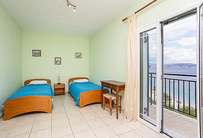 Twin bedroom with en suite bathroom, A/C, terrace access, and sea views . - Villa Kerkyroula . (Photo Gallery) }}