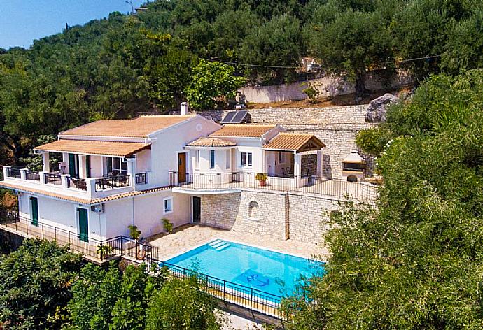 Aerial view of Villa Kerkyroula . - Villa Kerkyroula . (Fotogalerie) }}