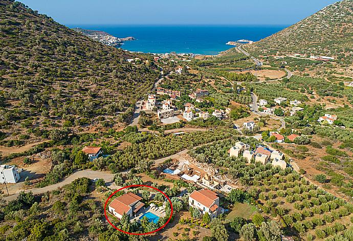 Aerial view showing location of Villa Dimitrios . - Villa Dimitrios . (Galerie de photos) }}