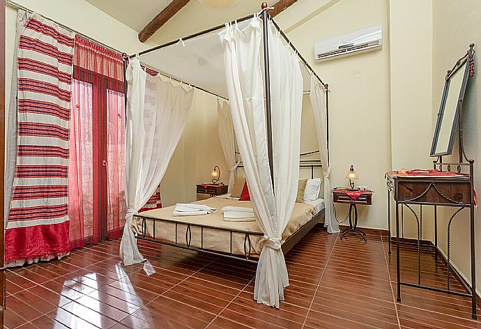 Double bedroom with A/C . - Villa Dimitrios . (Photo Gallery) }}