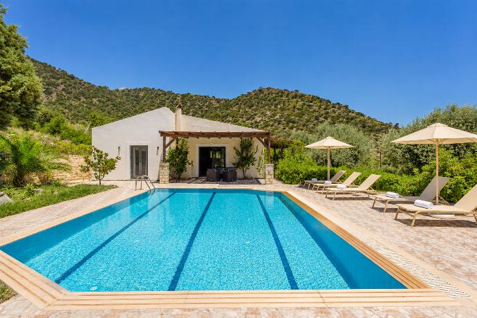Play VILLA DIMITRIOS Video