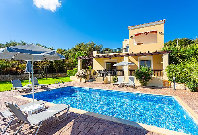 ,Beautiful villa with private pool, terrace, and large garden . - Villa Mary . (Galería de imágenes) }}