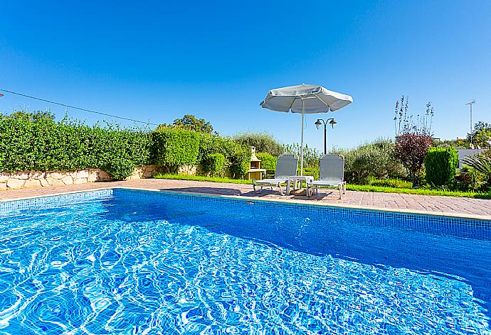 Private pool, terrace, and large garden . - Villa Mary . (Galerie de photos) }}