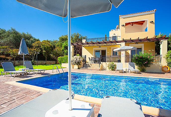 Beautiful villa with private pool, terrace, and large garden . - Villa Mary . (Galería de imágenes) }}