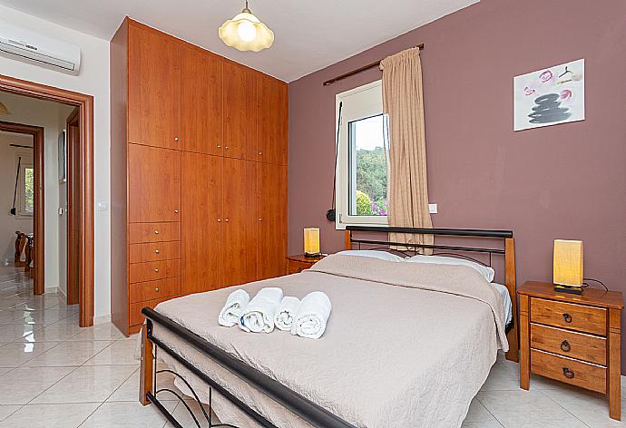 Double bedroom with A/C and upper terrace access . - Villa Mary . (Galleria fotografica) }}