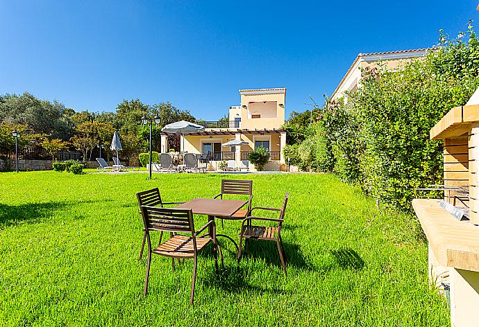 Garden area . - Villa Mary . (Photo Gallery) }}