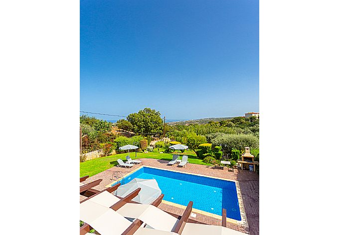 Private pool, terrace, and large garden . - Villa Georgia . (Galleria fotografica) }}