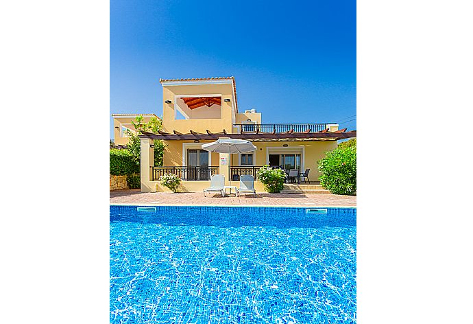 Beautiful villa with private pool, terrace, and large garden . - Villa Georgia . (Photo Gallery) }}