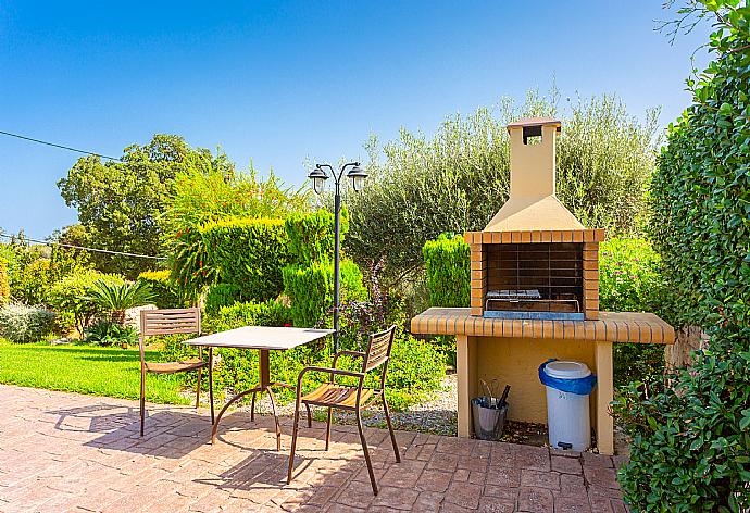 BBQ area . - Villa Georgia . (Galerie de photos) }}