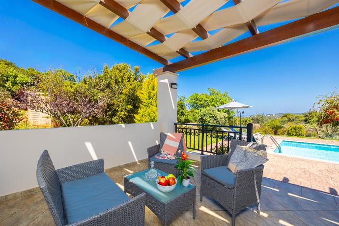 Sheltered terrace area . - Villa Georgia . (Photo Gallery) }}