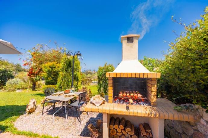 BBQ area . - Villa Georgia . (Photo Gallery) }}