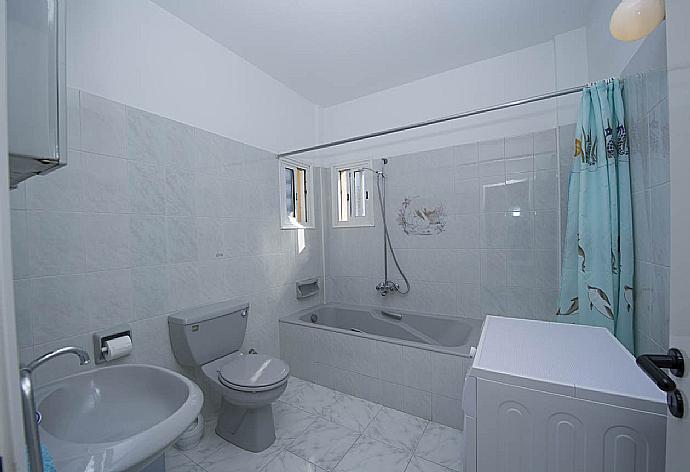 Bathroom with bath and overhead shower . - Villa Prodromi . (Photo Gallery) }}