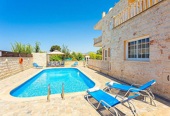 Beautiful villa with private pool, terrace, and large garden . - Villa Prodromi . (Galería de imágenes) }}