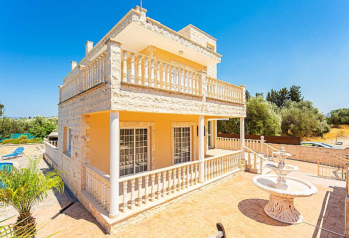 Beautiful villa with private pool, terrace, and large garden . - Villa Prodromi . (Галерея фотографий) }}