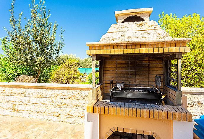 Terrace area with BBQ . - Villa Prodromi . (Galería de imágenes) }}