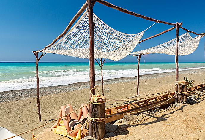 Local beach . - Villa Prodromi . (Галерея фотографий) }}