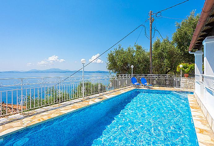 Private pool and terrace with panoramic sea views . - Villa Elia . (Galería de imágenes) }}
